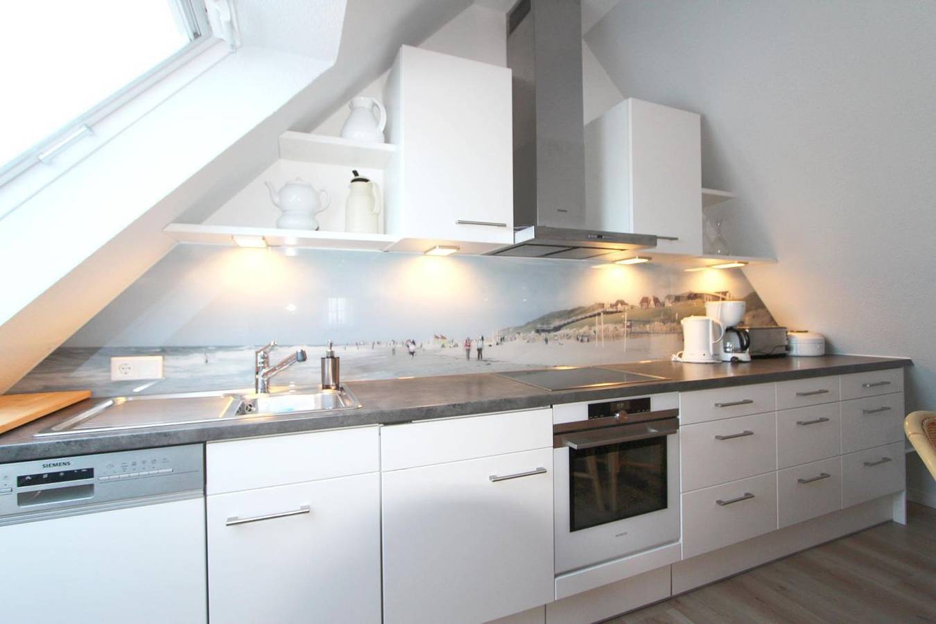 Ganze Wohnung, Individuell geschnittene Ferienwohnung im 2. Ober- und Dachgeschoss in Wenningstedt, Sylt