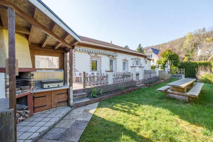 Location de vacances pour 8 personnes, avec terrasse et jardin, animaux acceptés dans Office De Tourisme De Saulxures Sur Moselotte
