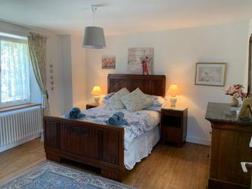Gîte pour 6 personnes, avec jardin et terrasse à Thiat