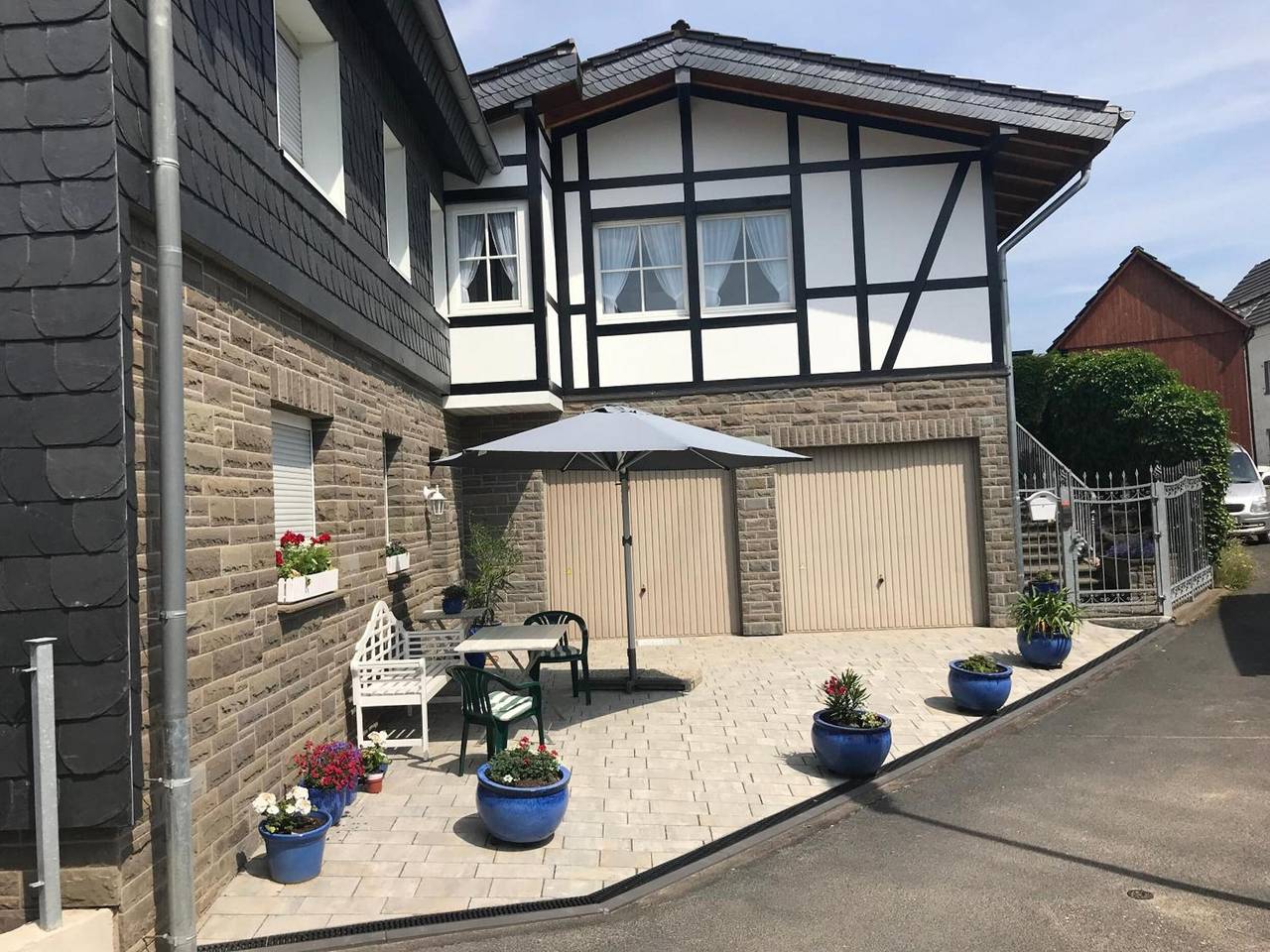 Ganze Wohnung, Apartment „Wohnen im Bergischen Fachwerk“ mit privater Terrasse und Wlan in Overath, Rheinisch-Bergischer Kreis