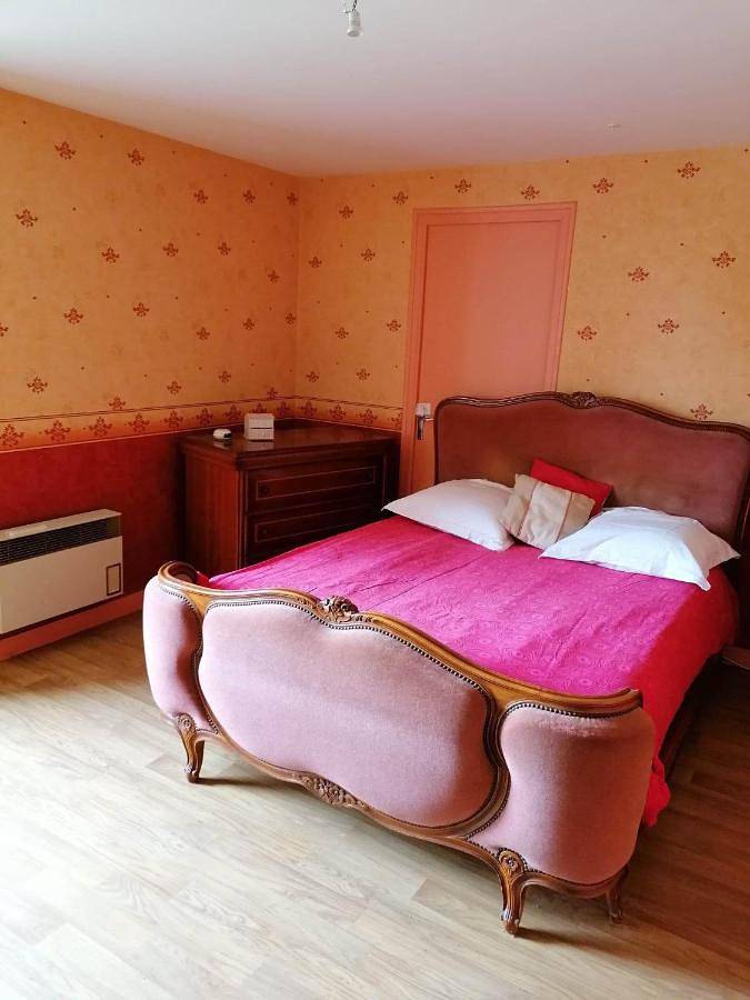 Location de vacances pour 6 personnes, avec jardin et vue dans Saint-Malon-sur-Mel - 2