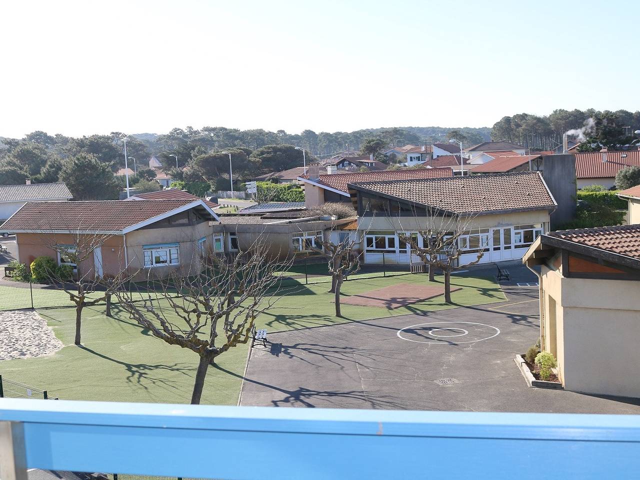 Entire apartment, Duplex Apartment in Biscarrosse Beach - Central Location with Parking and Balcony in Biscarrosse Plage, Biscarrosse