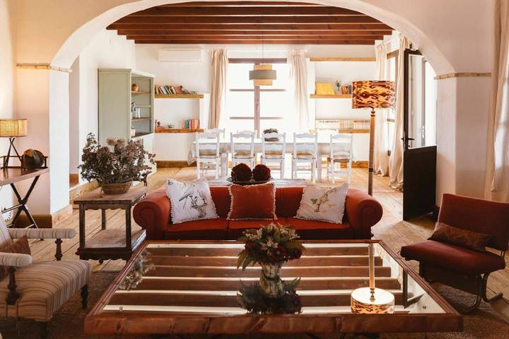 Casa rural para 20 personas, con vistas además de jardín y piscina, Se admiten mascotas en Carmona