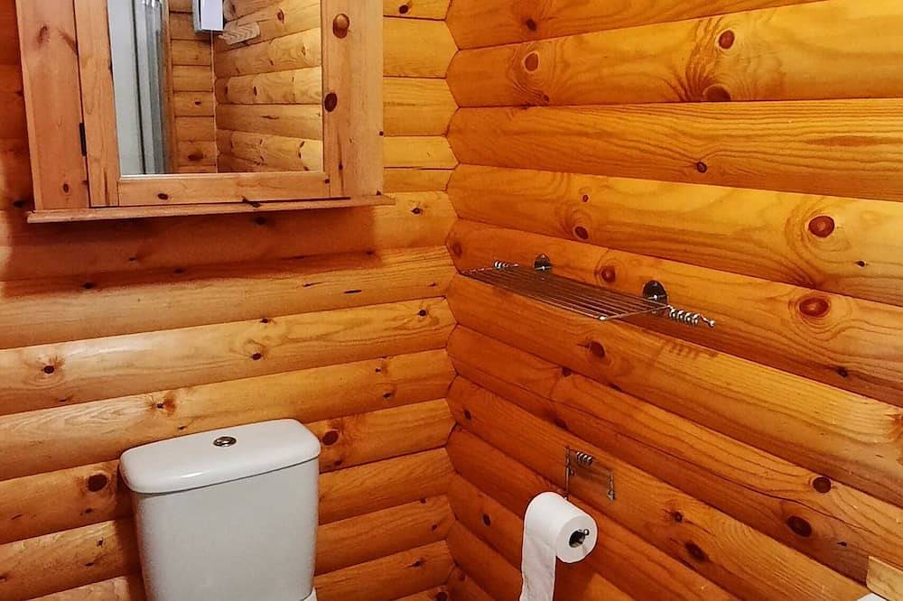 Redwood Lodge: unwind in your very own log cabin in Sandhurst (Berkshire), Berkshire