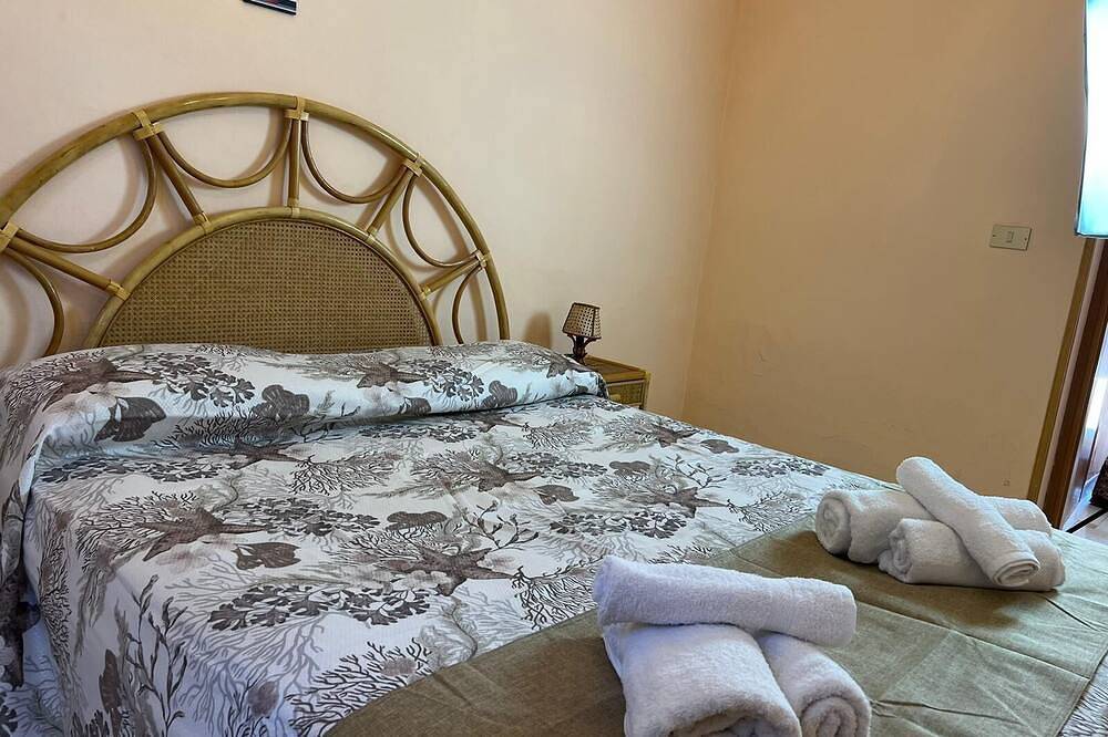 Relax in Style:Spacious 4-Bedroom Villa Rosetta Near Palermo's Coastal Treasures in Carini, Provincia de Palermo