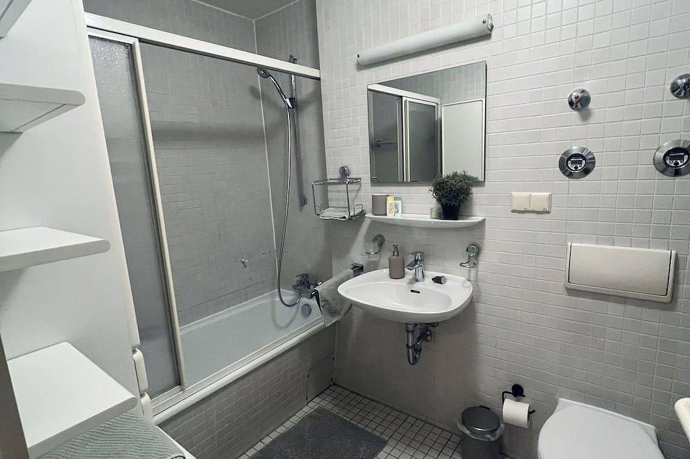 Ganze Wohnung, Ruhiges Apartment direkt am Nordpark / 5 Min zur Messe und Arena in Düsseldorf-Golzheim, Düsseldorf