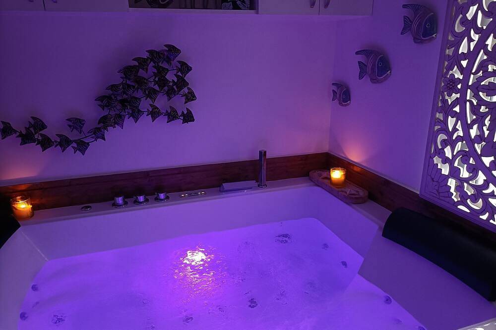 Entire apartment, Appartement Cosy Avec Option Spa in Saint-Saturnin-lès-Avignon, Vaucluse