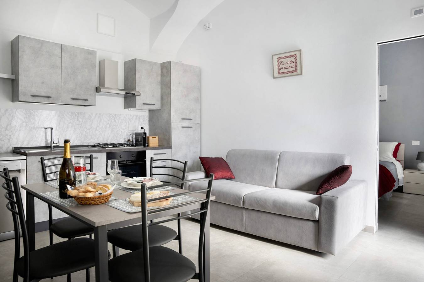Appartamento intero, Appartamento vacanze "Casa Vacanze La Porta in Piazza" con terrazza in Guarene, Langhe
