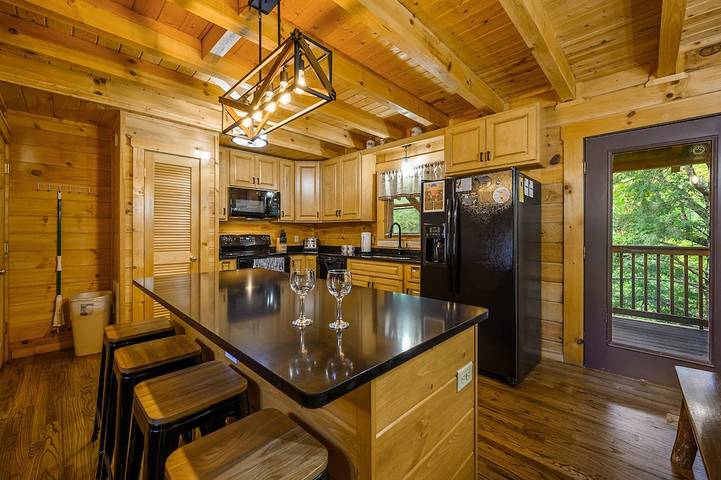 Glamping for 12 people, with pool and balcony as well as hot tub in Gatlinburg