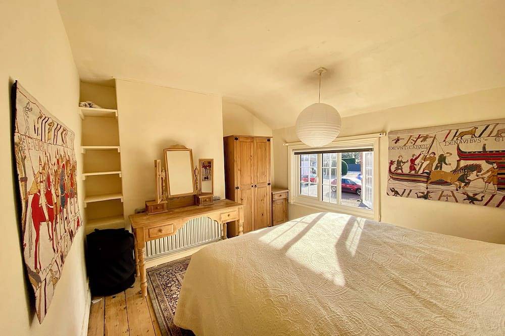 Butterfly Cottage: 200 year old Georgian home with period furniture in Solihull, Région de Birmingham