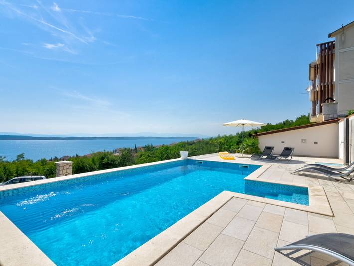 Ferienwohnung für 2 Personen, mit Balkon und Terrasse sowie Garten und Pool in Crikvenica