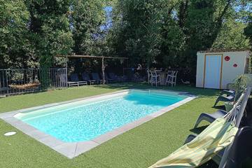 Location de vacances pour 6 personnes, avec terrasse et jardin à Labastide-de-Virac