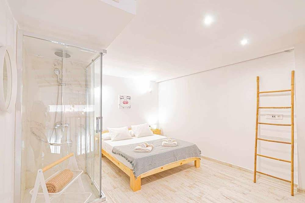 Entire apartment, Suncastle Romantic Loft! in El Barrio, Alicante