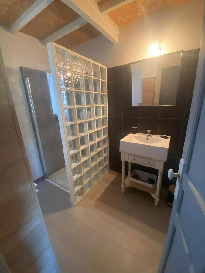 Gîte pour 6 personnes, avec Balcon ainsi que Terrasse et Piscine à Pontailler-sur-Saône