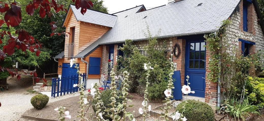Location de vacances pour 4 personnes, avec Balcon et Terrasse ainsi que Piscine et Vue à Sahurs