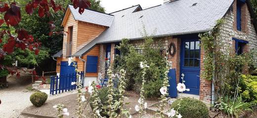 Gîte pour 4 personnes, avec piscine ainsi que balcon et vue à Sahurs
