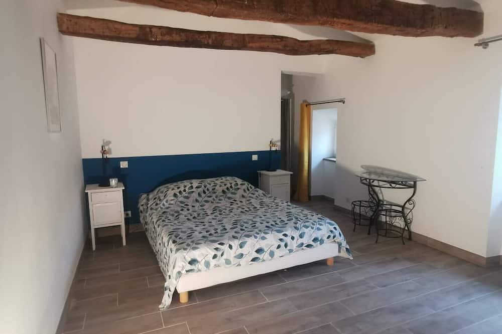 Provencal house with swimming pool in Banon, Forcalquier region