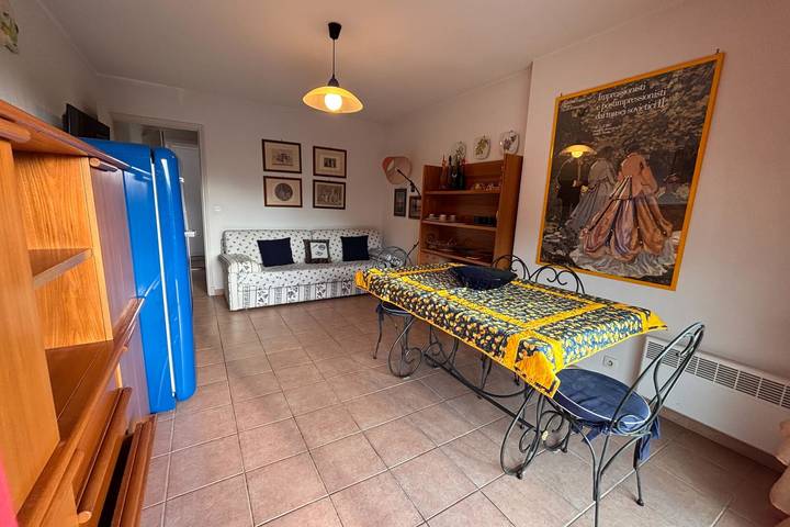 Gîte pour 4 personnes, avec jardin, adapté aux familles dans Plage D Aigue Bonne - 2