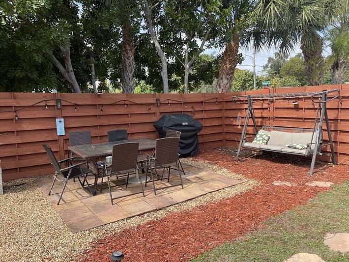 Vacation home for 8 people, with yard, with pets in Sarasota
