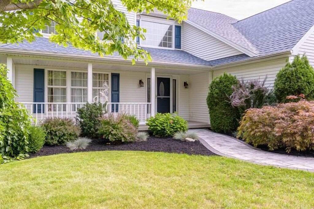 Large Family Home in Heart of Brockport in Ontariosee