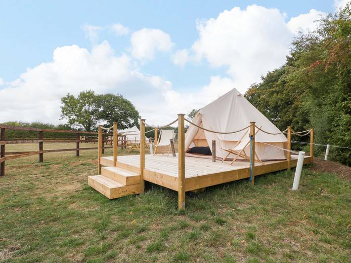 Hut for 3 people, with Garden in Wiltshire