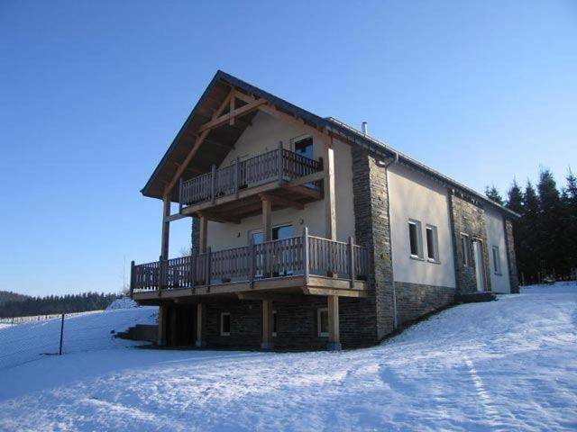 Location de vacances pour 15 personnes, avec sauna ainsi que vue et jardin, animaux acceptés dans Wibrin