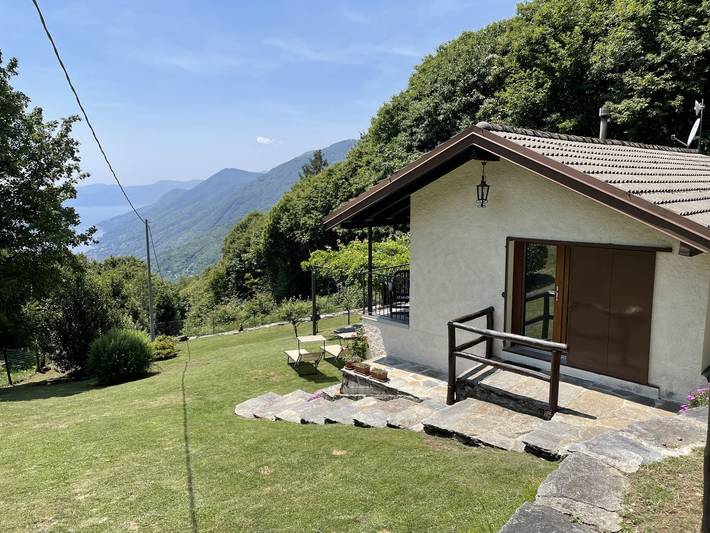 Ferienhaus für 4 Personen, mit Terrasse und Garten sowie Seeblick