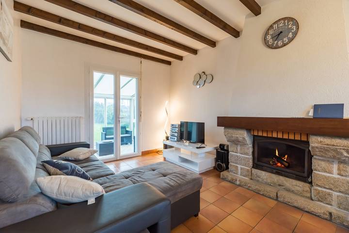 Location de vacances pour 8 personnes, avec jardin et terrasse à Trélévern