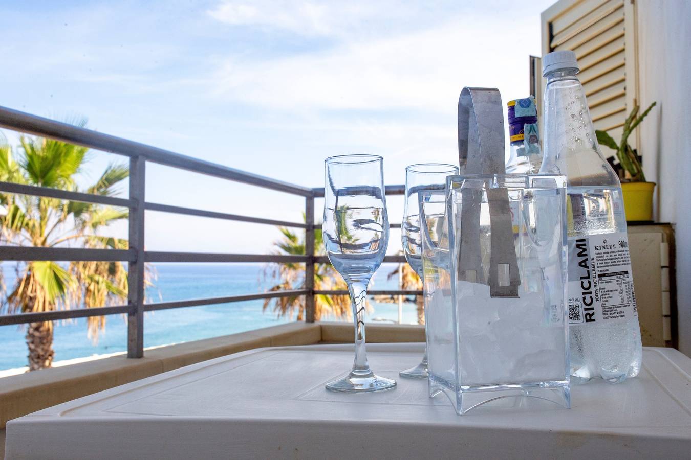 Apartamento entero, Apartamento vacacional 'Solkira' cerca de la playa con vistas al mar, balcón y Wi-Fi in Capo d'Orlando, Provincia de Messina