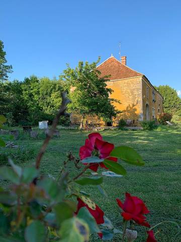 Gîte pour 8 personnes, avec terrasse et jardin à Sainpuits