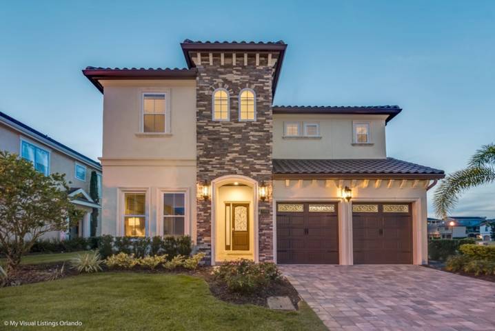 Villa for 18 people, with balcony/terrace and pool as well as children pool, kid friendly in Reunion Resort