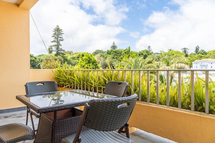 Casa de férias para 6 pessoas, com varanda em Ponta Delgada