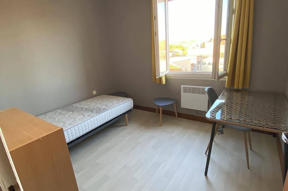 Entire apartment, Fully furnished apartment with parking. Hyper center. 3mn from the square. in Limoux, Limoux region