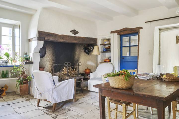 Karaktervolle chambre d'hôtes met authentiek cachet in Fons-sur-Lussan in Fons-sur-Lussan, Nimes en omgeving