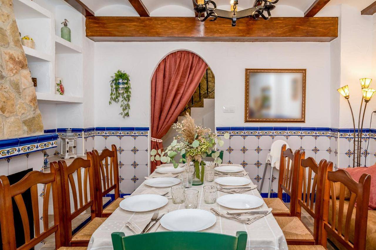 Three-Bedroom House in Navalón, Anna