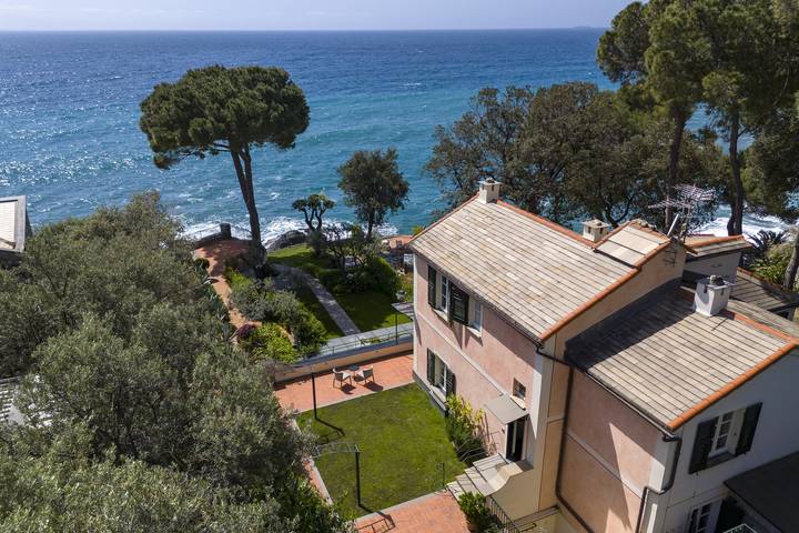 Ferienhaus für 6 Personen, mit Balkon und Meerblick sowie Terrasse und Kinderpool in Recco