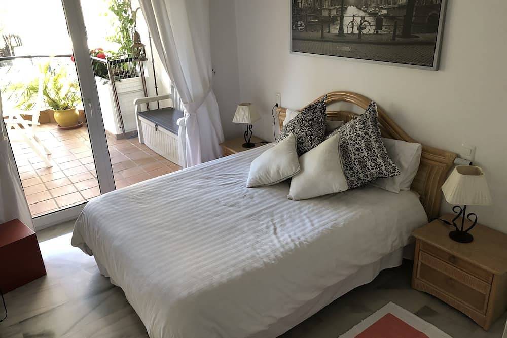 Apartamento entero, Primera linea de playa (beachside) - un paraíso en la Costa del Sol. in Sitio de Calahonda, Mijas