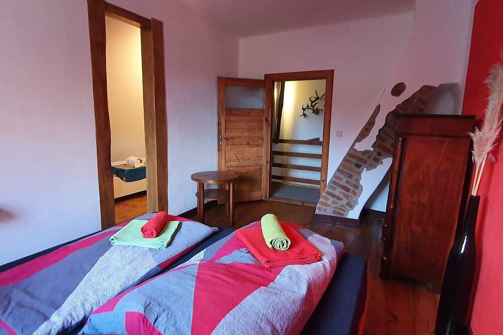 Ganze Wohnung, Apartment Vera (4-8 Pers.), traumhafte Alleinlage,riesiger Garten, Nähe Binz in Pantow, Zirkow