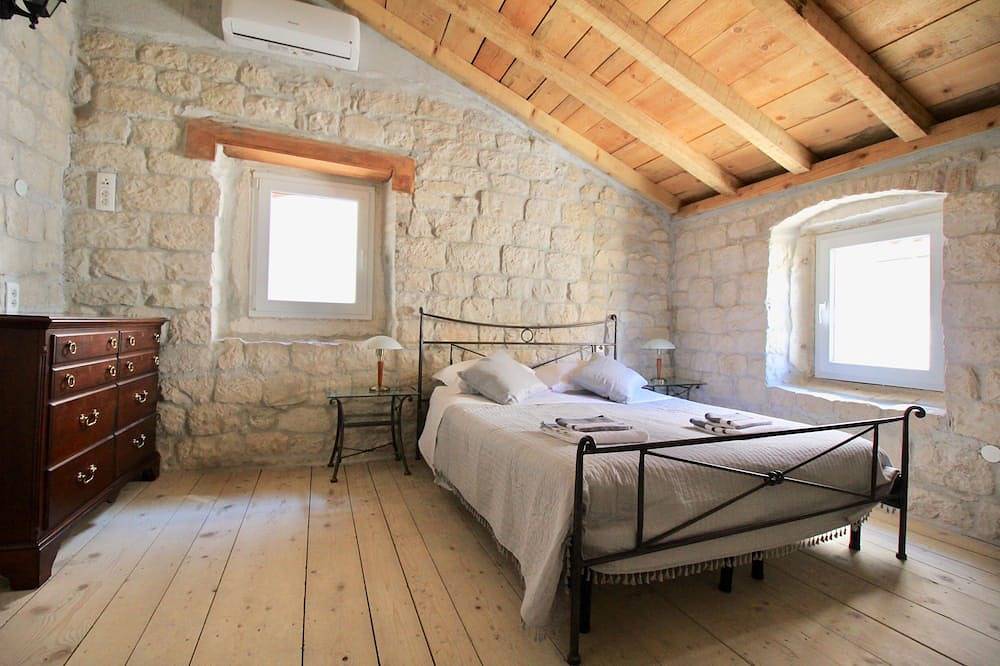 3 bedroom town house, terrace in the beautiful Unesco town Trogir in Trogir, Split-Dalmatie