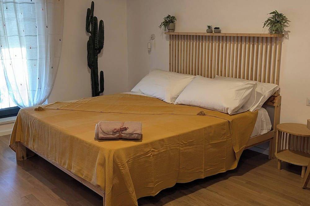 Entire apartment, Charming Italian Countryside Retreat for Family Getaways in Fregene, Rome Province