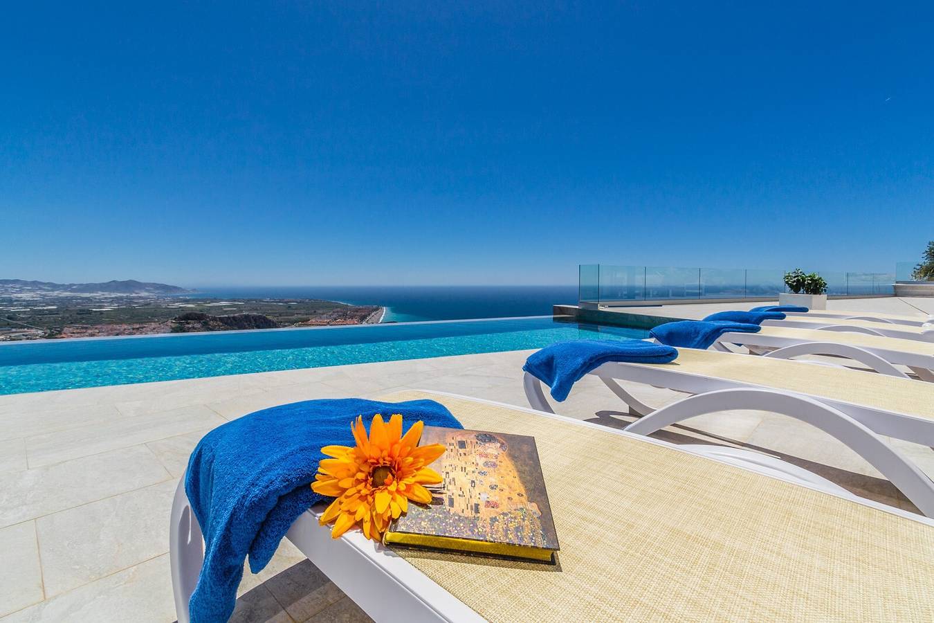 Villa 'La Grande Bleue' met Uitzicht op Zee, Wi-Fi en Airconditioning in Monte de los Almendros, Salobreña