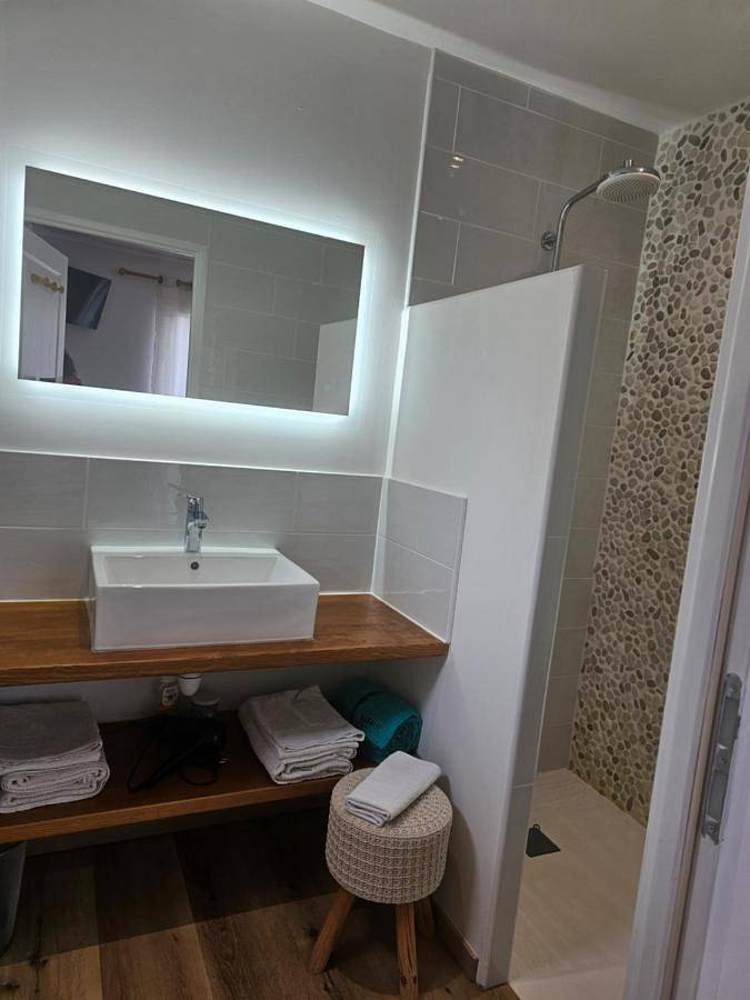 Gîte pour 2 personnes, avec piscine ainsi que vue et terrasse à Palaja - 4