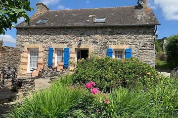 Gîte pour 5 personnes, avec jardin et terrasse, animaux acceptés à Caurel