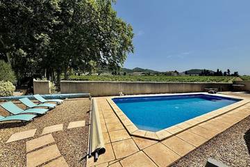 Gîte pour 8 personnes, avec piscine à Gigondas