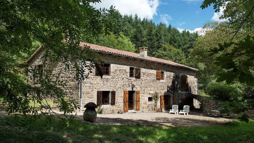 Villa pour 8 personnes, avec piscine et terrasse dans Massif central