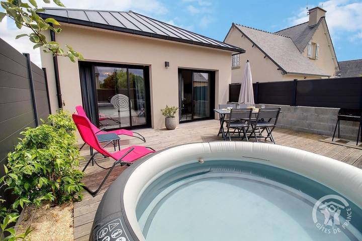 Gîte pour 4 personnes, avec Jacuzzi ainsi que Terrasse et Jardin dans Beaussais-sur-Mer