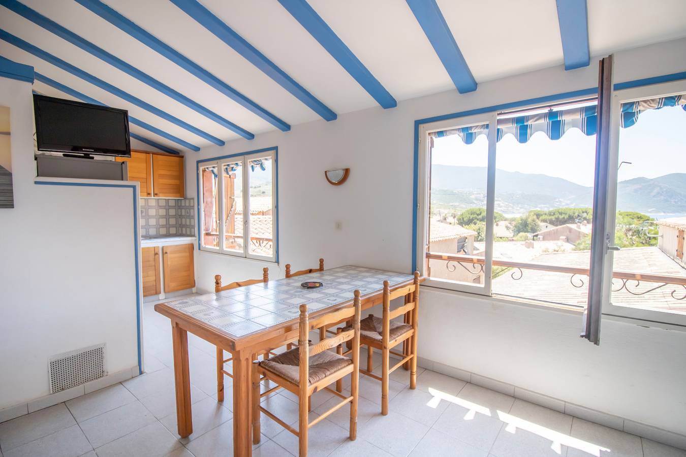 Entire apartment, Holiday Apartment "T3 Zini" with Sea View, 2 Private Terraces & A/C in Appietto, Ajaccio region