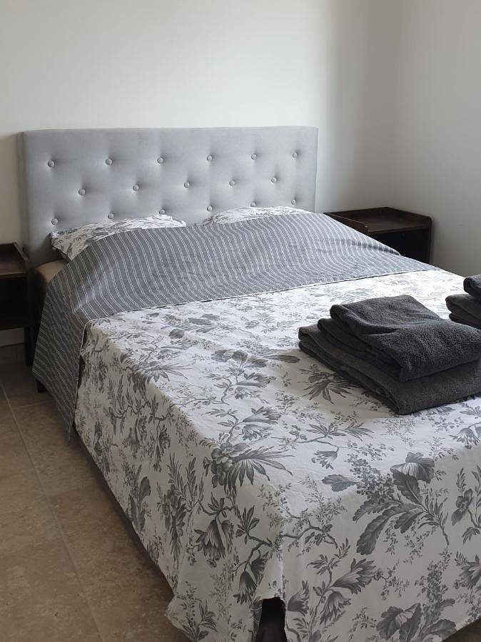 Location de vacances pour 6 personnes, avec vue ainsi que jardin et piscine à Tourbes - 4