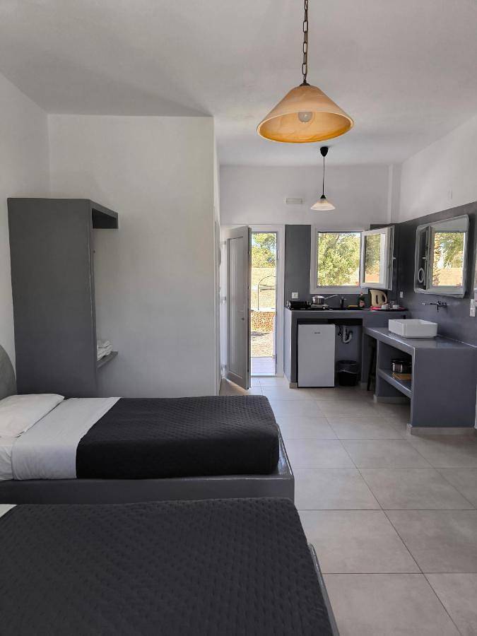 Mary Rooms in Plage d'Perivolos, Perissa