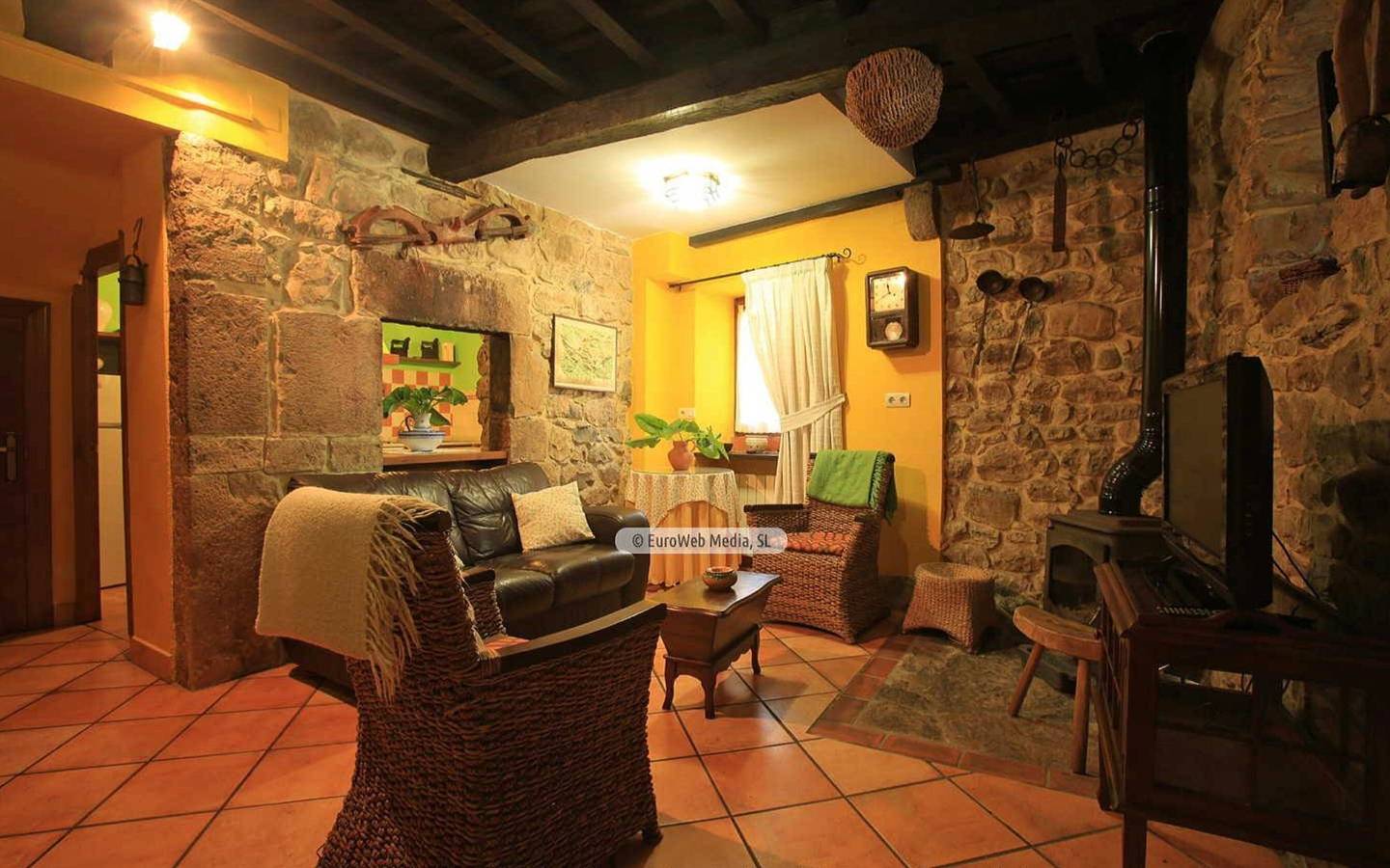 Maison rurale à Cabrales Picos de Europa avec vue sur la montagne et balcon in Las Arenas (Cabrales), Cabrales